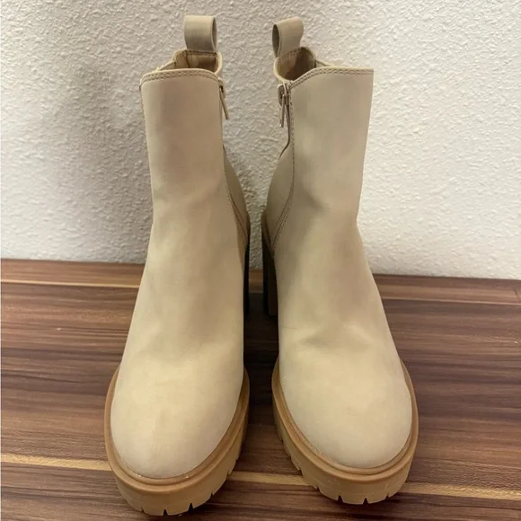 DV BY DOLCE VITA JADE CHELSEA BOOT 9 - Picture 3 of 6